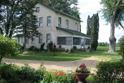 Image de Maison historique - Old Century Farm House - près de Devil's Lake State Park et Wi Dells