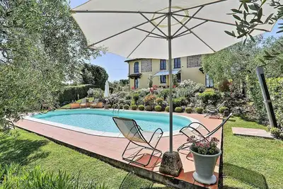 Image de Villa Tessa: Une splendide villa de deux étages obtenue d'une ancienne grange.