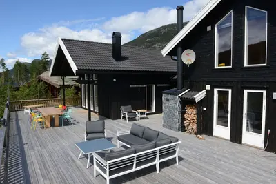 Image de Maison de vacances de luxe au milieu de la nature et directement sur le lac Vravatn