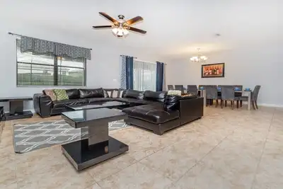 Image de Nouveau & Exceptionnel (8br) Golf Resort - Piscine privée, Chambre Spa & Théâtre