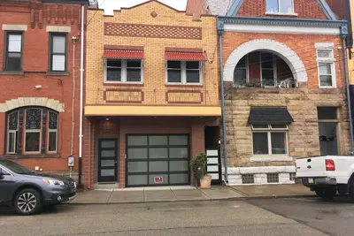 Image de Nouvelle liste! Maison de 4 chambres / 3 salles de bain avec garage 1 voiture + 2 permis de parking.