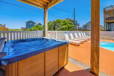 Image de Vues sur l'océan à couper le souffle avec la piscine solaire Htd, le bain à remous, l'ascenseur, le théâtre et les jeux