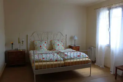 Image de Maison d'hĂ´tes offrant la douceur de vivre directement sur le Canal du Centre.
