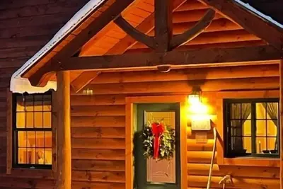 Image de Cabane confortable avec foyer et véranda