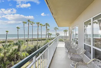 Image de 4207 Windsor Court North ~ Villa en front de mer avec balcon aménagé