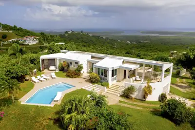 Image de Nouvelle Liste 2019 Vues de l'Atlantique et des Caraïbes avec piscine et brise légère
