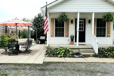 Image de Clean Bright Trendy Trois lits, deux salles de bain