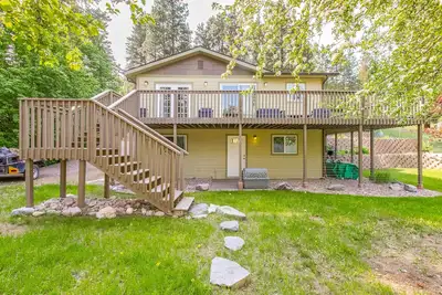 Image de Pittoresque maison de deux étages avec cuisine complète, terrasse meublée et cour fermée