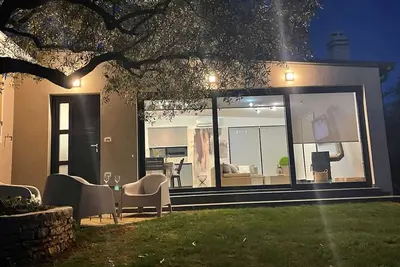 Image de Belle maison à Fažana avec un beau jardin