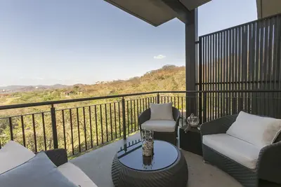 Image de Hou La La! Condo de luxe avec vue sur l'océan avec accès au complexe privé + navettes!