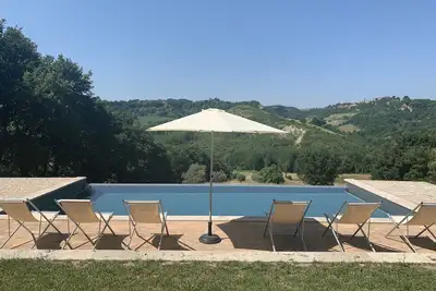 Image de Sfarina avec piscine privée- pour 8 personnes