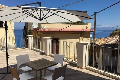 Image de nouvel appartement avec terrasse vue mer
