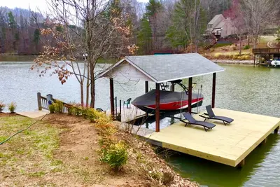 Image de Multi-Familles, Retraite En Bord De Lac, Hot Tub, Kayaks, Gameroom, Spacieuse