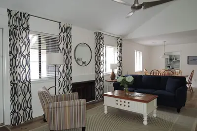 Image de À quelques pas de la plage, fraîchement rénové, 3 chambres, 2 salles de bain