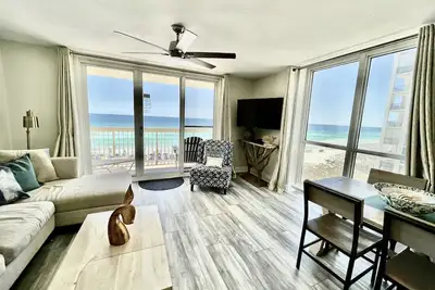 Image de Nouveaux PROPRIÉTAIRES, REMODÉ, Inscrit Avril 2019! UNITÉ De Coin Avec Vraies Vues Panoramiques!