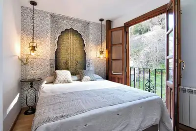 Image de ChezmoiHomes  Alhambra Hideaway