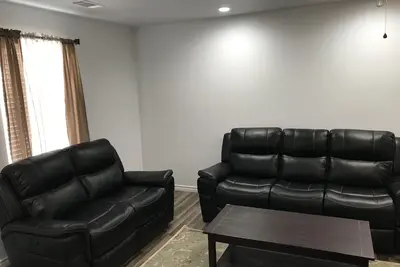 Image de Belle maison de ville toute nouvelle construction. Complet avec une petite cour clôturée.