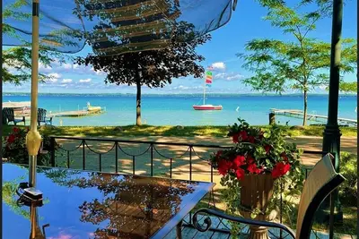 Image de Jr Resort: Lake Front Cottage, Best View On The Lake! ! Best Value On The Lake! ! !