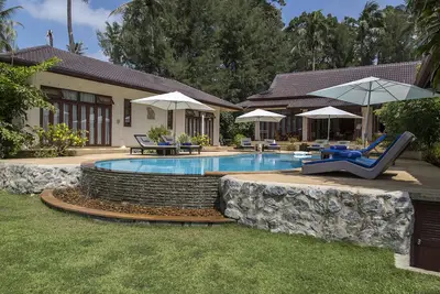 Image de Magnifique villa de 2 chambres avec piscine et jardins