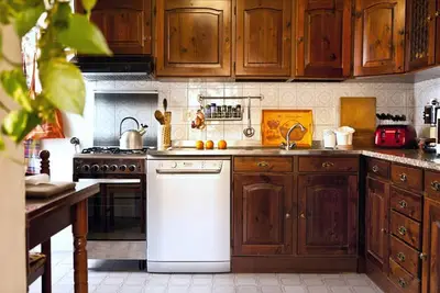 Image de Maison lumineuse avec Wi-Fi, parking privé et jardin juste à l'extérieur du mur