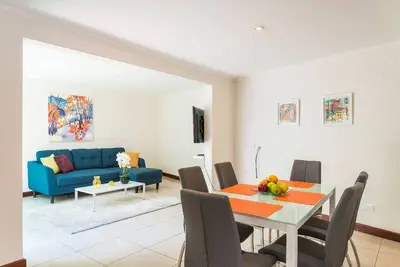 Multiplaza Escazú - Condo 2 Br - WalkScore 84!