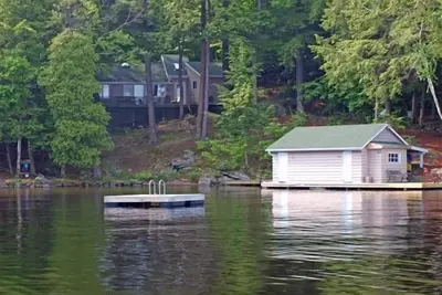 Image de Lac Muskoka, Island, 2 Br, Idéal pour couples et petits Grps - 4 max