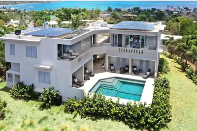 Image de Paraiso! Estate Home avec piscine chauffée. Perfecto!