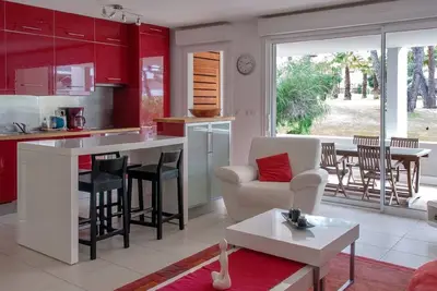 Image de Bel appartement 6 personnes, terrasse, piscine, climatisation. Proche plage!