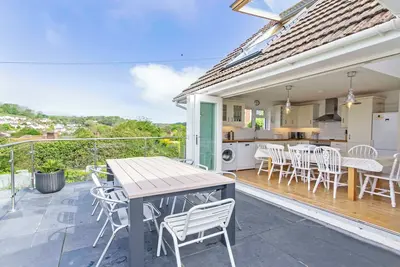 Rooftops, Sleeps 8 | Hot Tub*, Views & Log Burner
