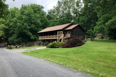 Image de Cabane en rondins niché à côté de Chiques Creek dans le comté historique de Lancaster