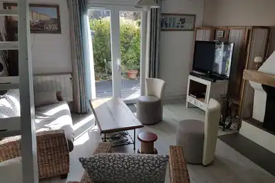 Image de Maison au calme sur terrain arboré proche plages et commerces