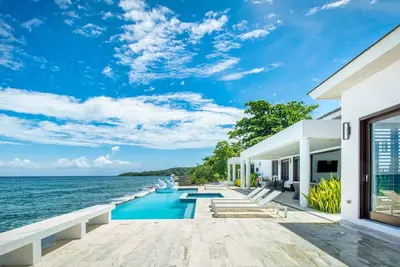 Image de Taux d'introduction près de Negril - eaux pétillantes: villa de luxe face à l'océan