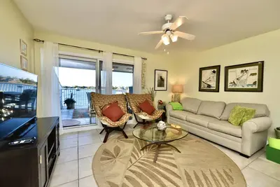 Image de 1br / 1ba | Front de mer avec une vue imprenable sur la rivière Ole | * Apportez votre bateau *