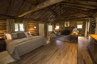 Image de Cabine de luxe et grange Glamping sur 7 acres magnifiques avec 1/3 mile de Hermosa Creek