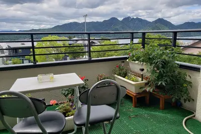 Image de Chambre (maximum 25 personnes) avec vue panoramique sur Miyajima. Bon accès aux attractions touristiques.