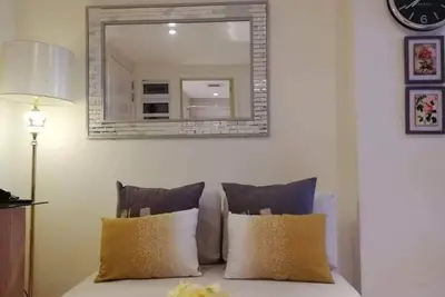 Image de Staycation pour la famille et les amis. Profitez de la station balnéaire artificielle par