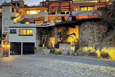 Image de Villa de luxe à Pedregal - Vues crédibles - Marche en ville!