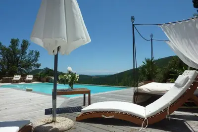 Image de Villa de standing récente dans village de charme près Porto-Vecchio