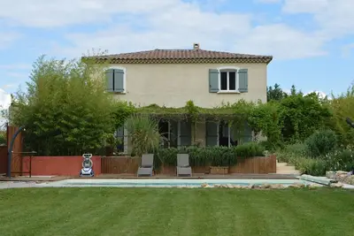 Au coeur des cigales et des vignobles