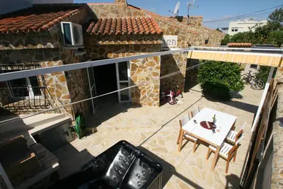 Image de Finca basket, accessible en fauteuil roulant, villa en pierre au bord de la mer.