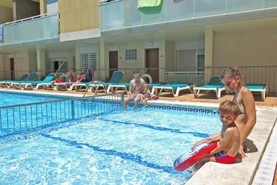 Image de Appartement 1 chambre (2 personnes) à 50 m de la plage avec piscine