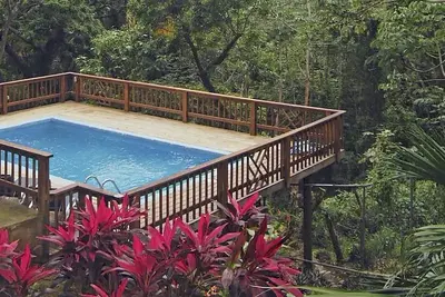 Image de Casa Ladera West End, 3-Level, Ocean View 6 Br avec piscine