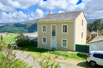 Image de Villa élégante avec jardin luxuriant, privé et clos, proche de la culture et des plages!