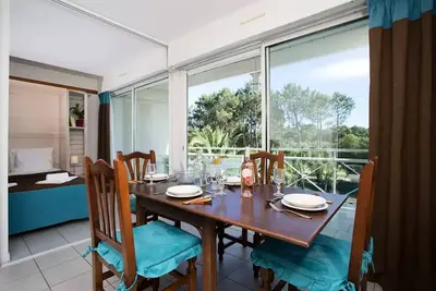 Image de 4 Pièces 8 Personnes