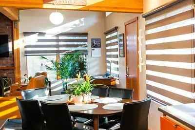 Image de Mid Century Modern Luxury, style du nord-ouest du Pacifique