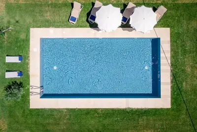 Image de Petite ferme en pierre surplombant Cortone avec piscine privée et jardin