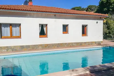 Image de Maison pour 6 personnes, grande piscine d'eau salée, jardin, à 6 km de Lloret, clôturée