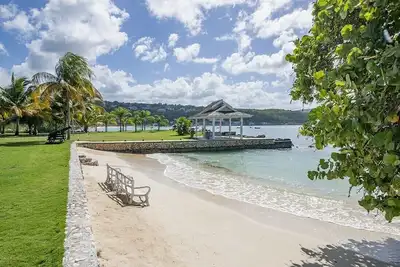 Image de Villa de luxe en bord de mer, piscine-salle de gym-tennis-kayaks-chef-majordome - un endroit d'été 7br