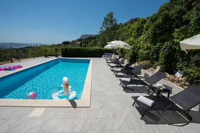 Maison de vacances App Grace avec piscine et vue à Klis