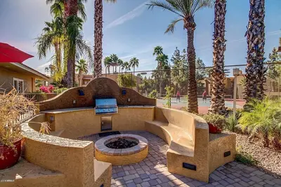 Image de Détente 2 chambres condo-rez-de-chaussée-piscine chauffée souhaitable Scottsdale location